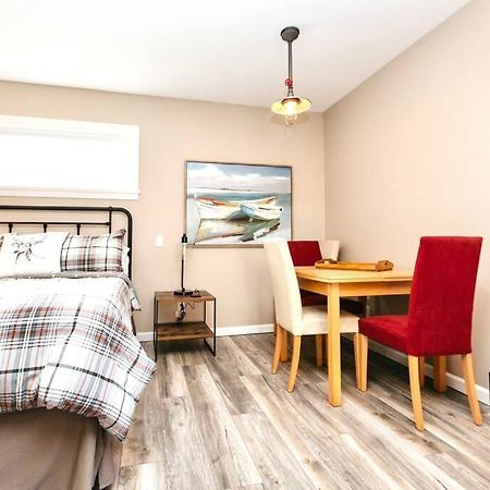 Raincoast Retreat At Shawnigan Lake! Екстер'єр фото