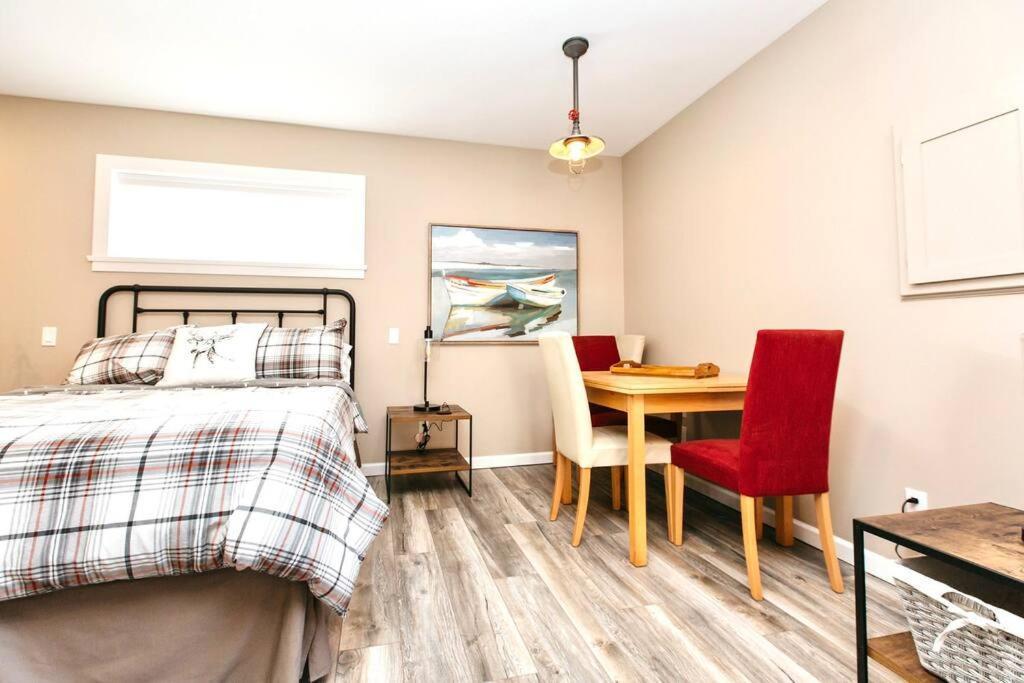 Raincoast Retreat At Shawnigan Lake! Екстер'єр фото