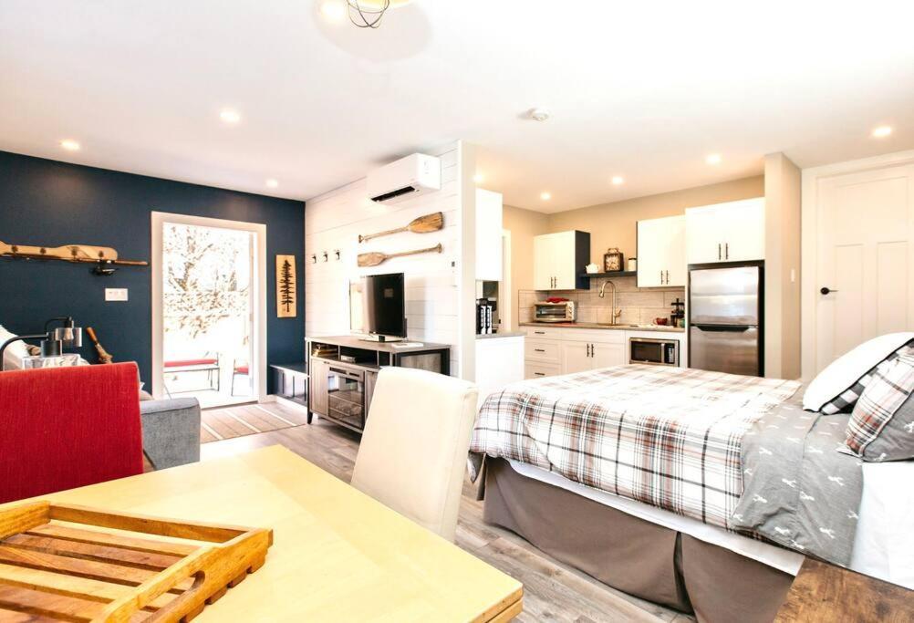 Raincoast Retreat At Shawnigan Lake! Екстер'єр фото