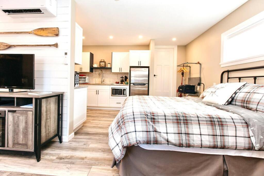 Raincoast Retreat At Shawnigan Lake! Екстер'єр фото