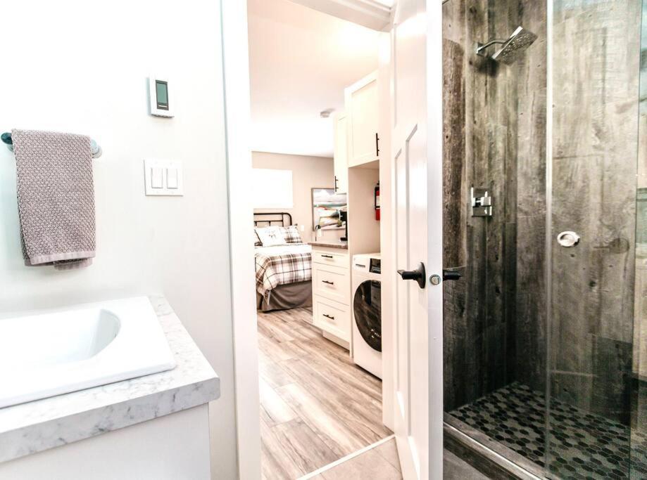 Raincoast Retreat At Shawnigan Lake! Екстер'єр фото